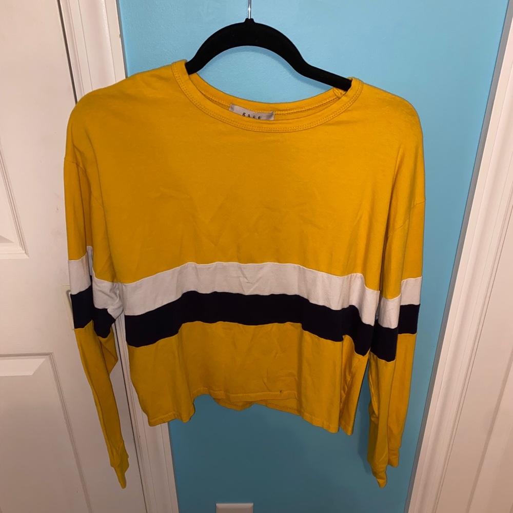 Woman’s Long Sleeve Crop Top Size L